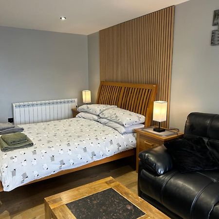 Apartamento Roblins Nest Ammanford Exterior foto