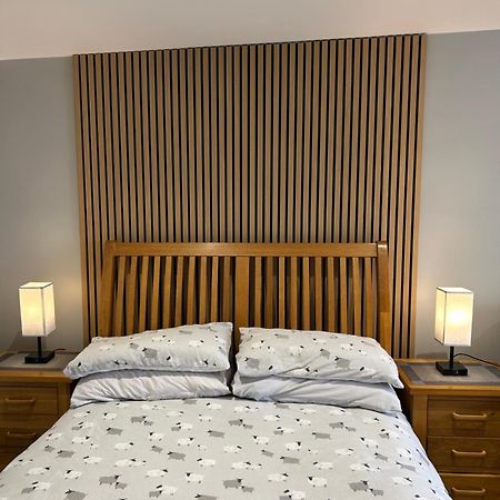 Apartamento Roblins Nest Ammanford Exterior foto